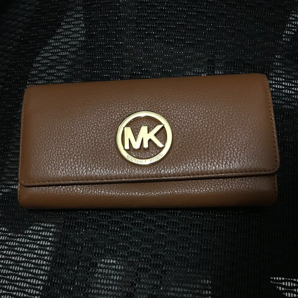 Michael kors tan wallet pre owned